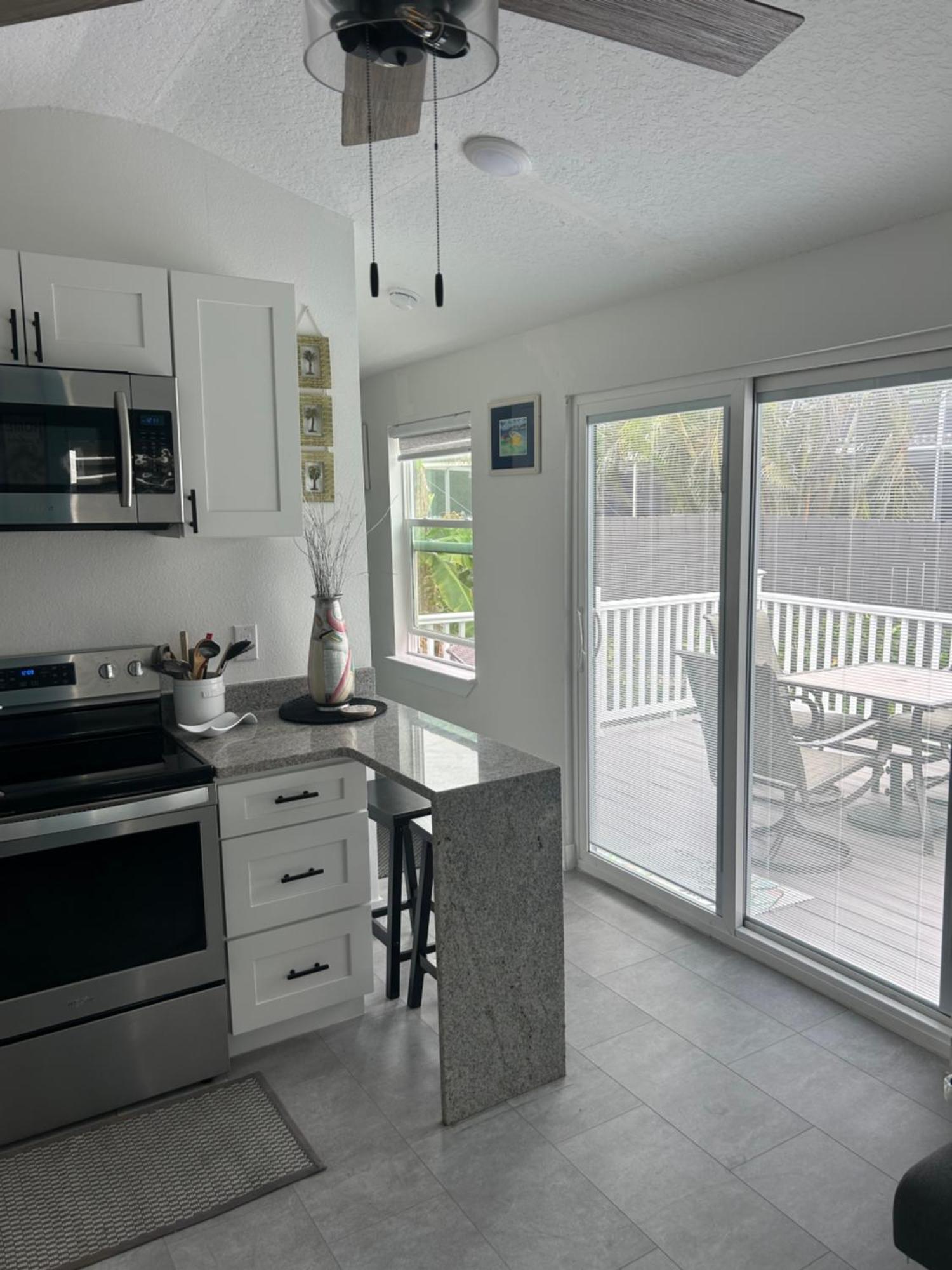Perfect Getaway-Lovely Cottage House- Near Beaches Nokomis Bagian luar foto