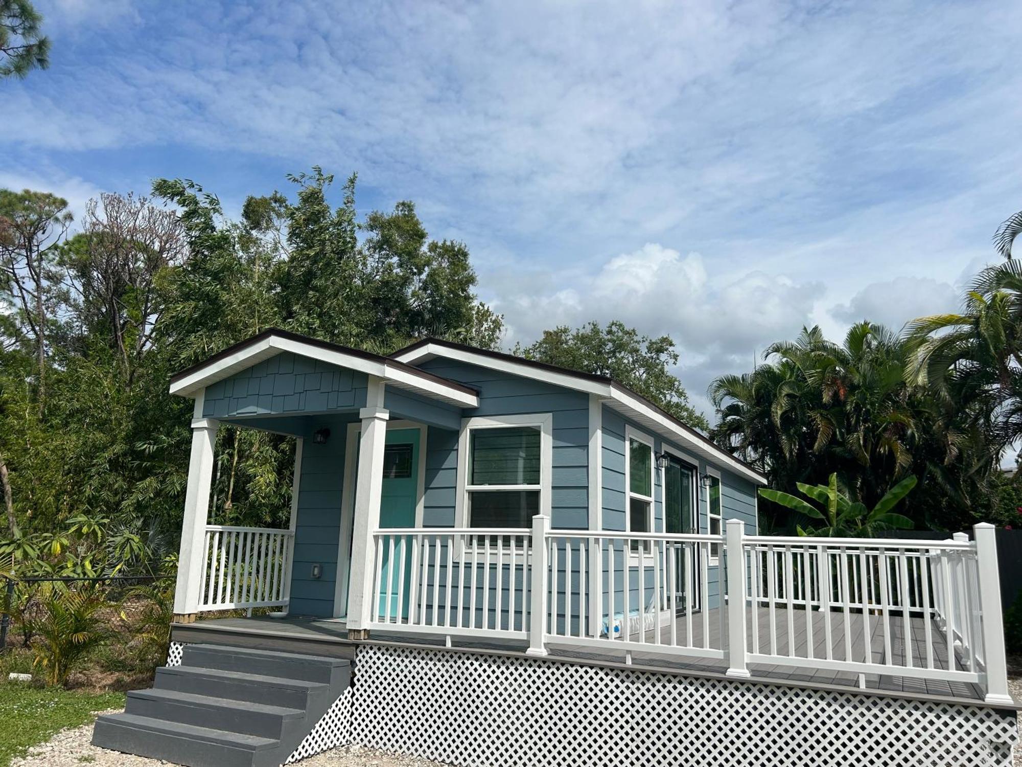 Perfect Getaway-Lovely Cottage House- Near Beaches Nokomis Bagian luar foto
