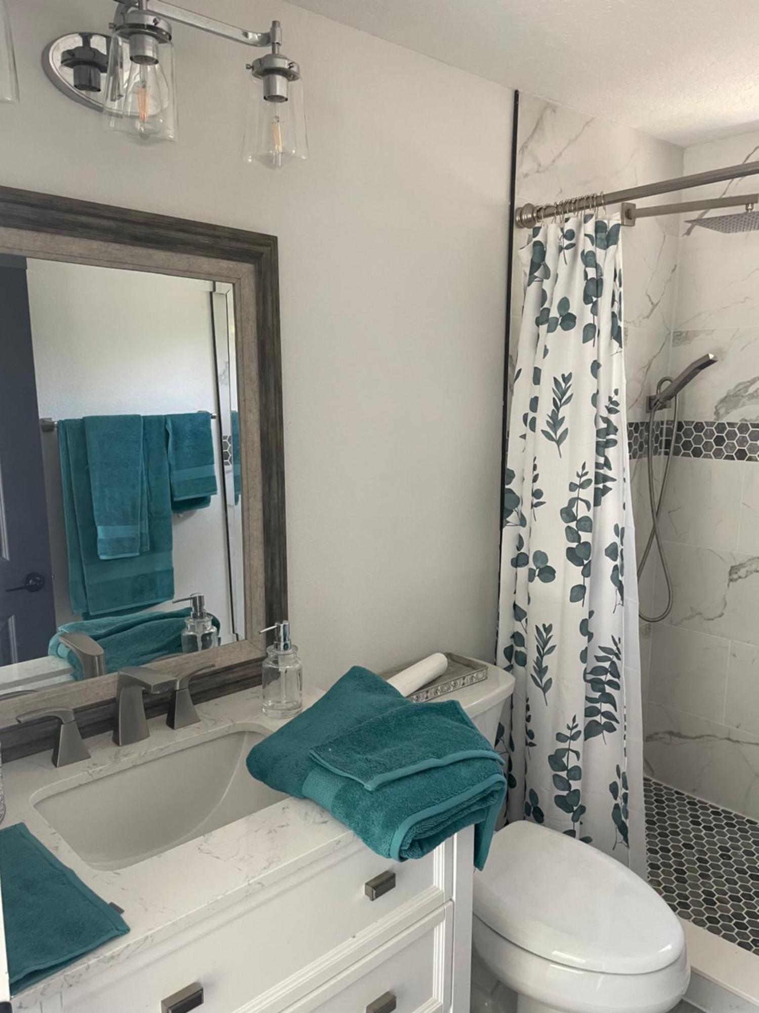 Perfect Getaway-Lovely Cottage House- Near Beaches Nokomis Bagian luar foto